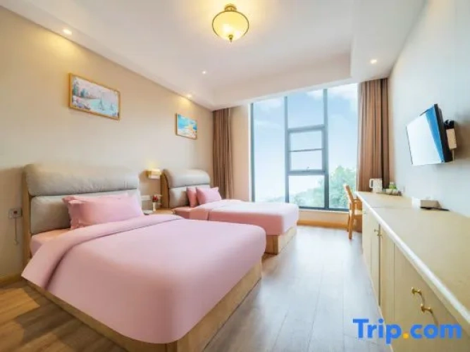 Standard Twin room with lake view