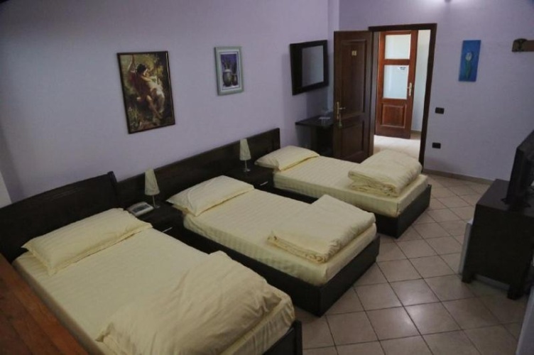 Standard Triple room