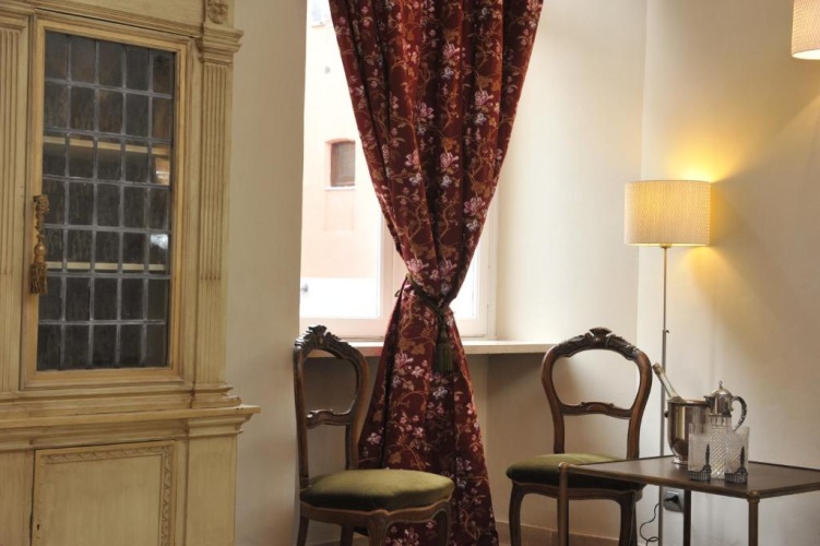 Suite with city view