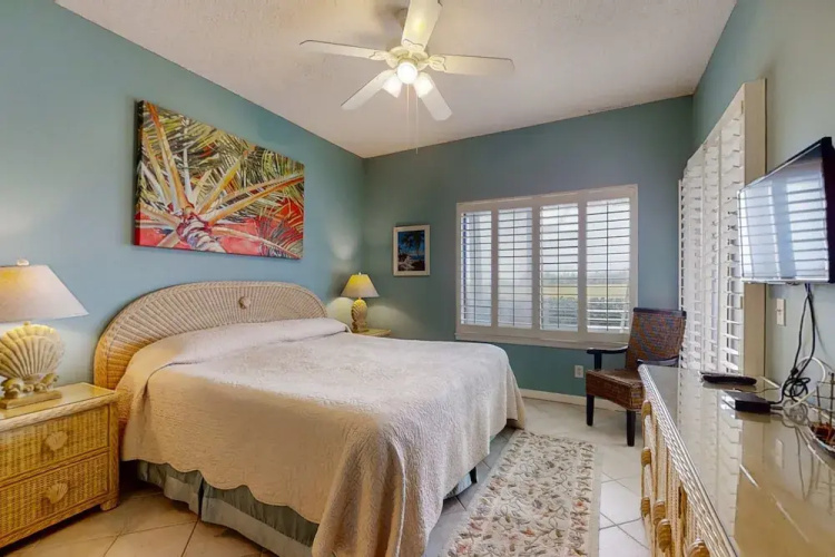 Dog-friendly Condo Steps to Beach wth Pool, AC & Elevator