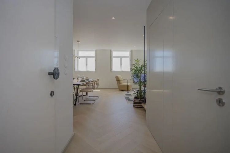 Liiiving - Luxury Beachfront Apartment V
