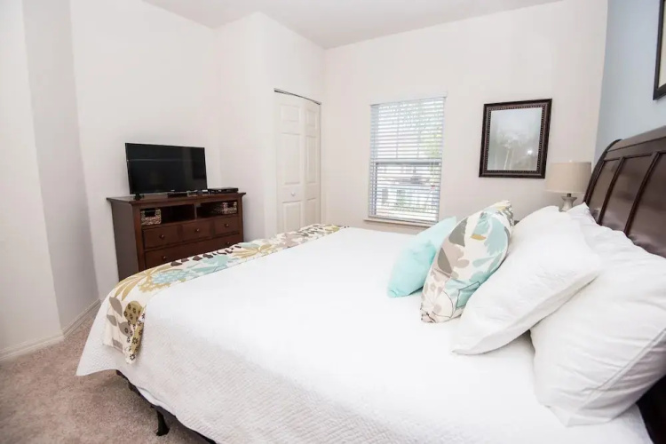 September Special at WL 3 Bed - 9-8972