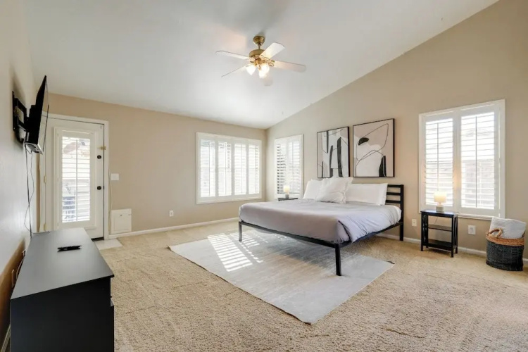 Private Pool & Patio: Spacious Gilbert Getaway!