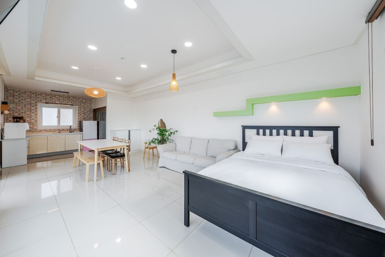 Geoje Gonggan Pool Villa