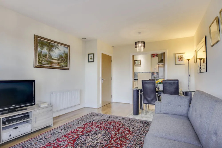 Modern Glenthorne Road Apartment