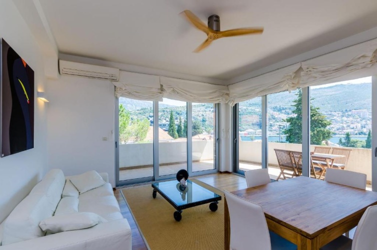 2 Bedrooms Apartment with sea view