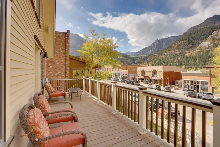 4 Bedrooms Apartment with balcony