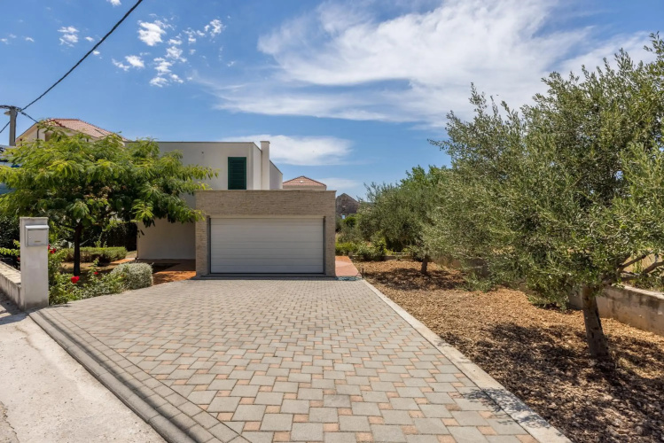 Villa Trogir close to beach save 15 percent on Split-villas com