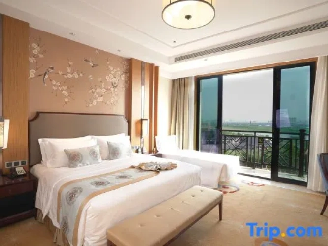 Triple Family Suite with balcony