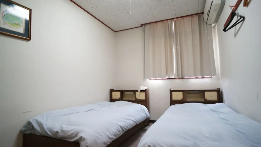 Retro floor Twin room