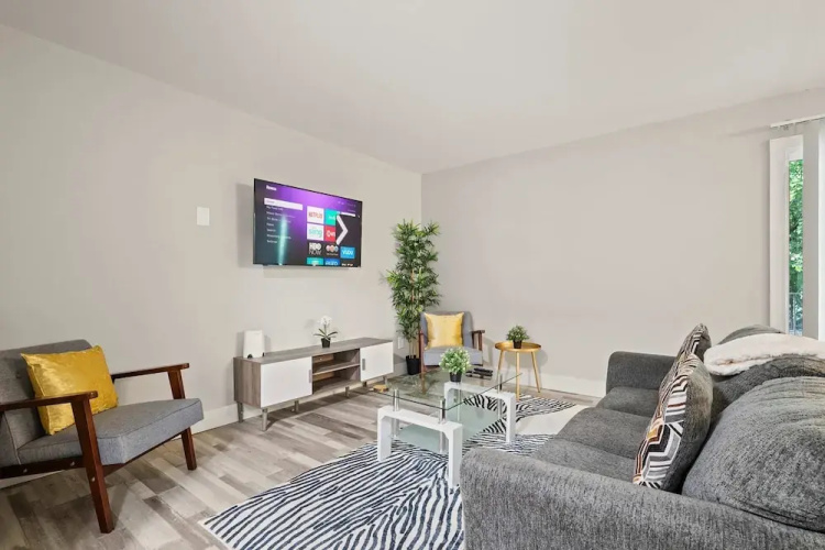 Beautiful 2BR 2BA Apartment With Modern Design