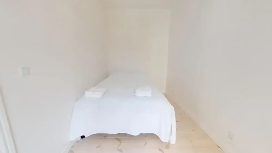 Large and Bright Apartment in Centre
