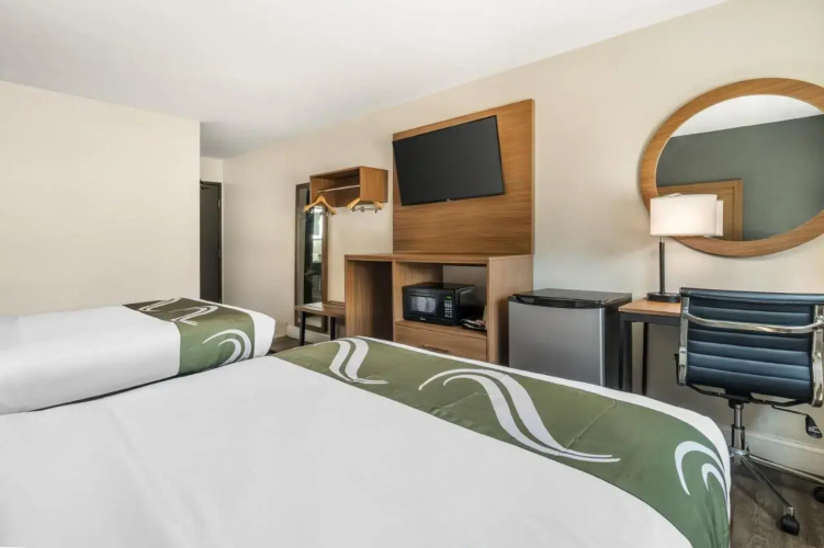 Super 8 Chesapeake Greenbrier