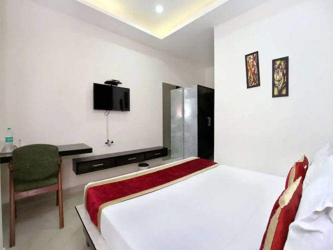 Hotel Crossroads by OYO Rooms