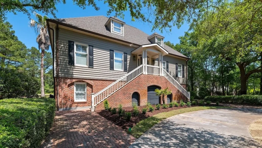5 Bedrooms Cottage