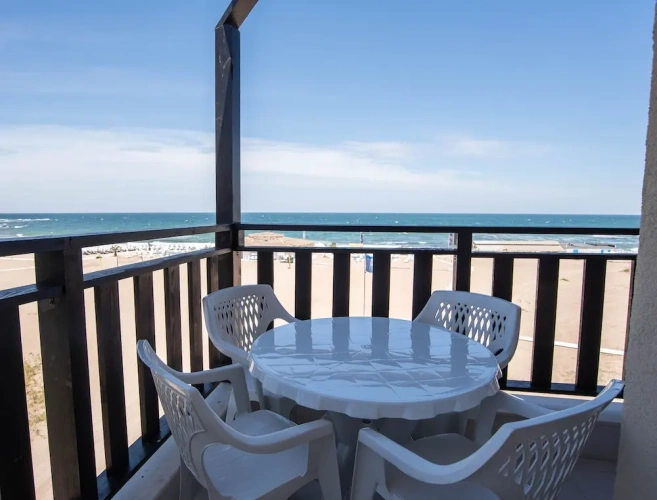 1 Bedroom Apartment with sea view
