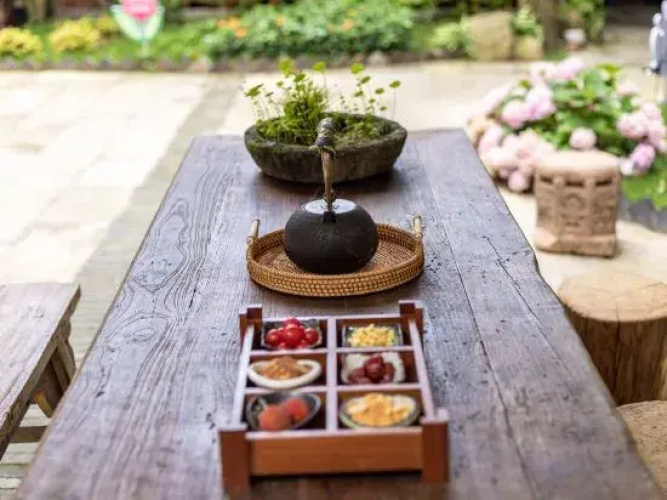 Longxinfang Courtyard Holiday Hotel