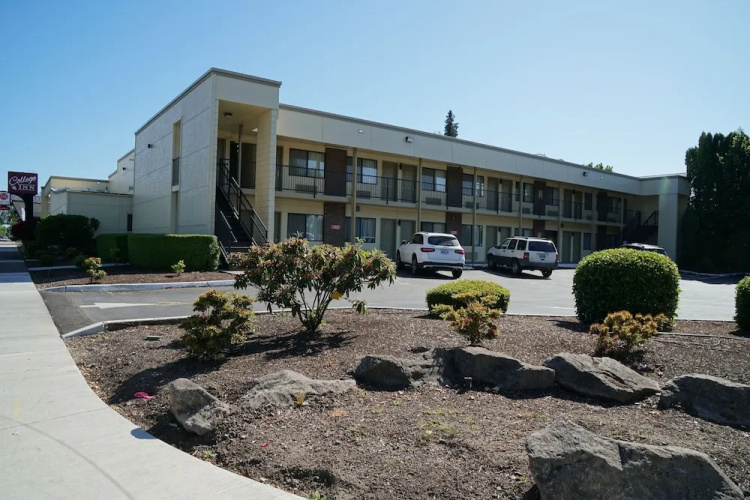 College Inn Monmouth - Salem, OR