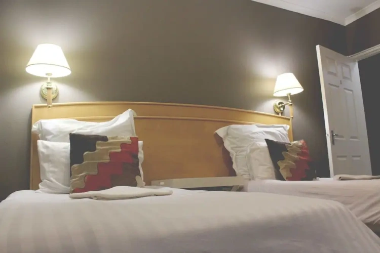 Standard Twin room with courtyard view