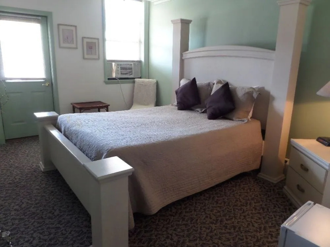Stone Waters Inn