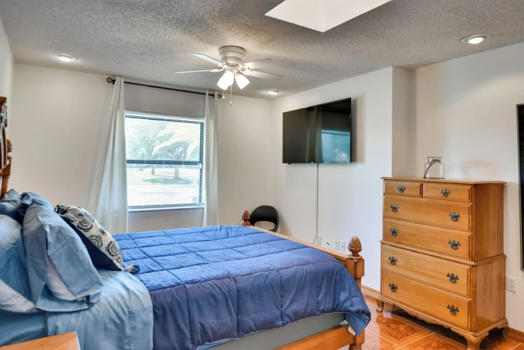 5 Bedrooms Cottage
