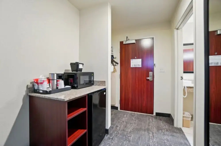 Cobblestone Hotel & Suites - Eaton
