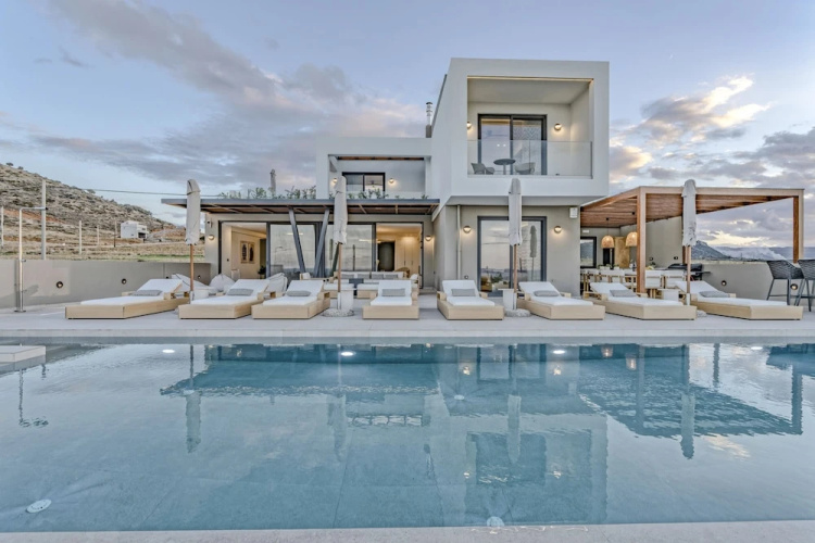 Villa Luxury Heaven - With Heated Pool