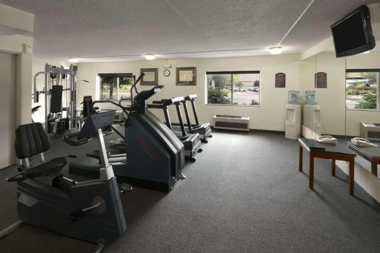 Days Inn & Suites Omaha NE
