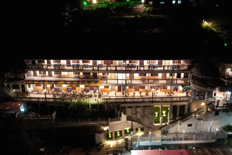 Hotel Silverton (180 Lake View) - Nainital