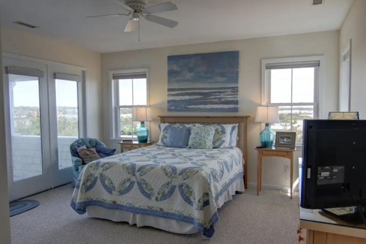 Blue Skies 5 Bedroom Home by RedAwning