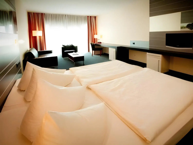 NOVINA HOTEL Herzogenaurach Herzo Base