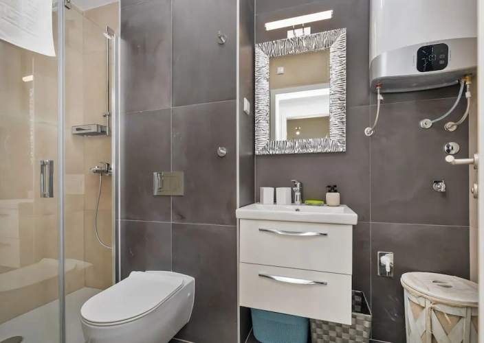 2 Bedrooms Apartment