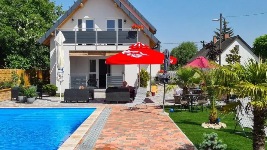U8 apartmanház
