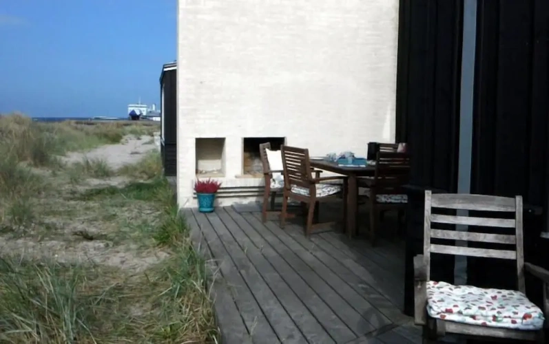 2 Bedrooms Cottage beachfront