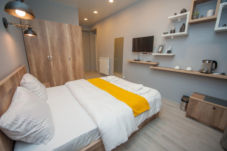 Easy Hotel