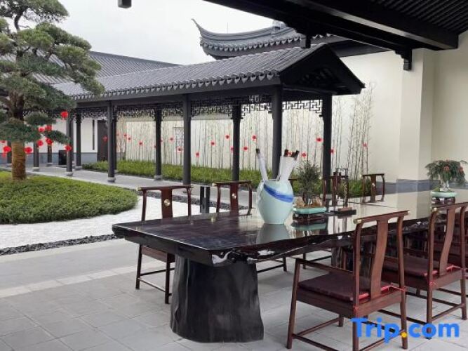 Grand Garden HotelOver view