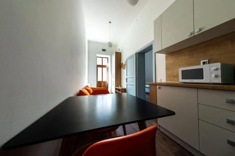 Central Luxury 4B