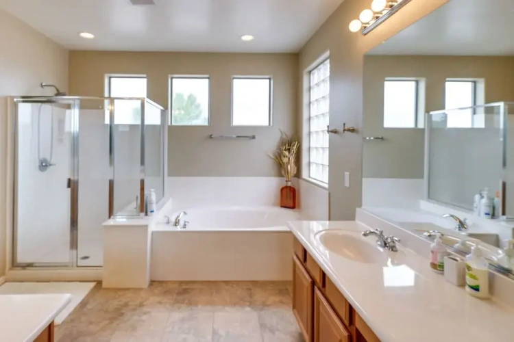 4 Bedrooms Cottage