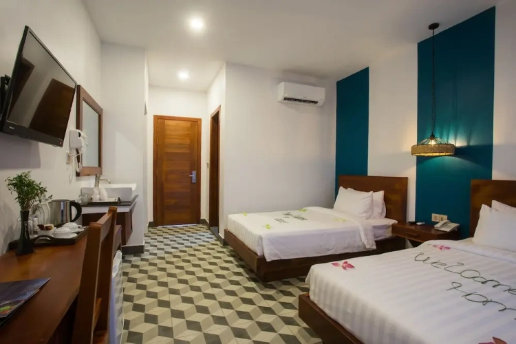 Deluxe Twin room with balcony and with pool view