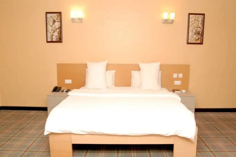 Kriscourt Hotel