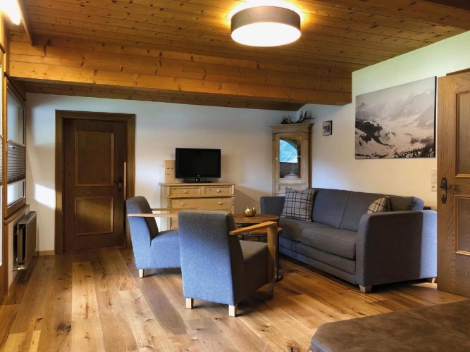 3 Bedrooms Apartment