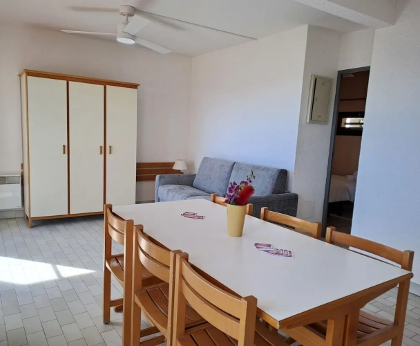 2 Bedrooms Classic Apartment