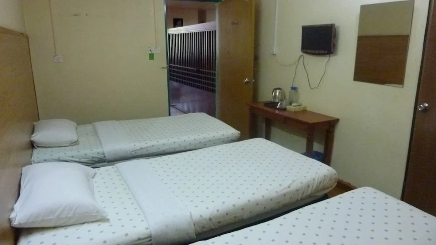 Standard Triple room
