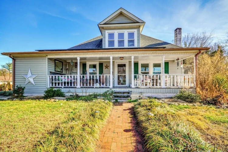 4 Bedrooms Cottage