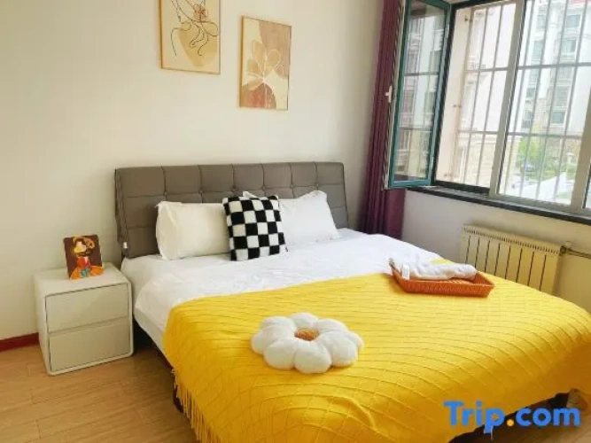 2 Bedrooms Premier Suite with garden view
