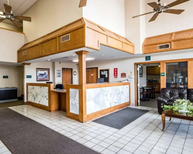 Econo Lodge Blackwell - I-35