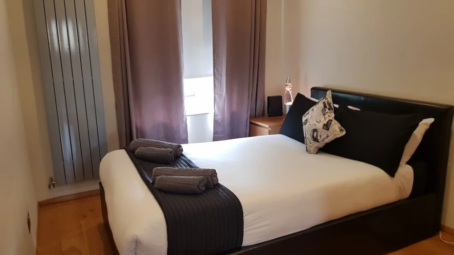 2 Bedrooms Apartment