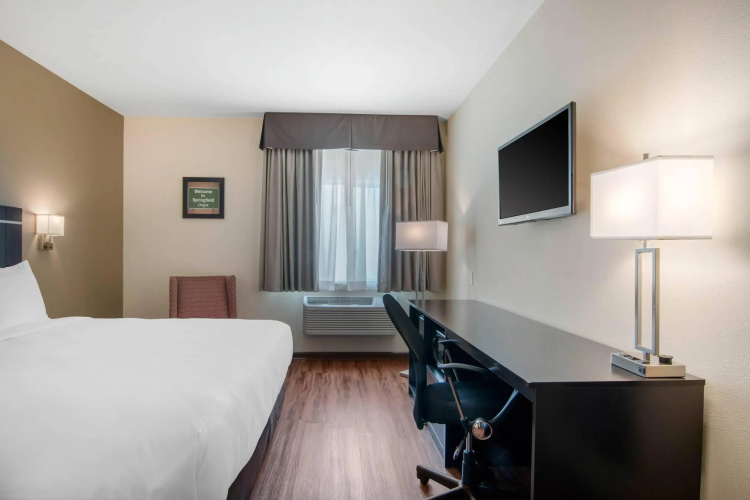 Econo Lodge Inn & Suites Springfield Main Street