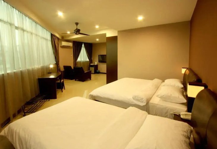 Capital O Rail Hotel