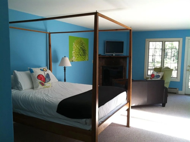 Ten Acres Lodge